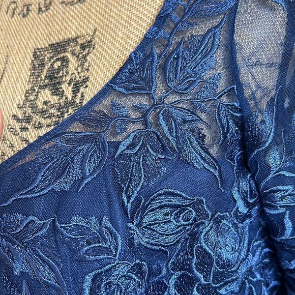 NWT La Femme 28053 Stunning Lace Floral Embroidered A-Line Gown in Navy size 12 - Picture 8 of 15